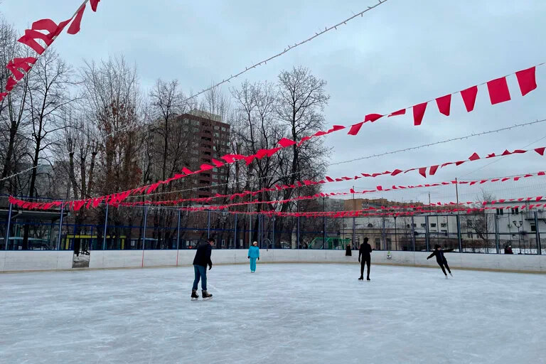 Новослободский парк каток. Парк the Rink Москва. Новослободский парк сцена. Каток 1:43.