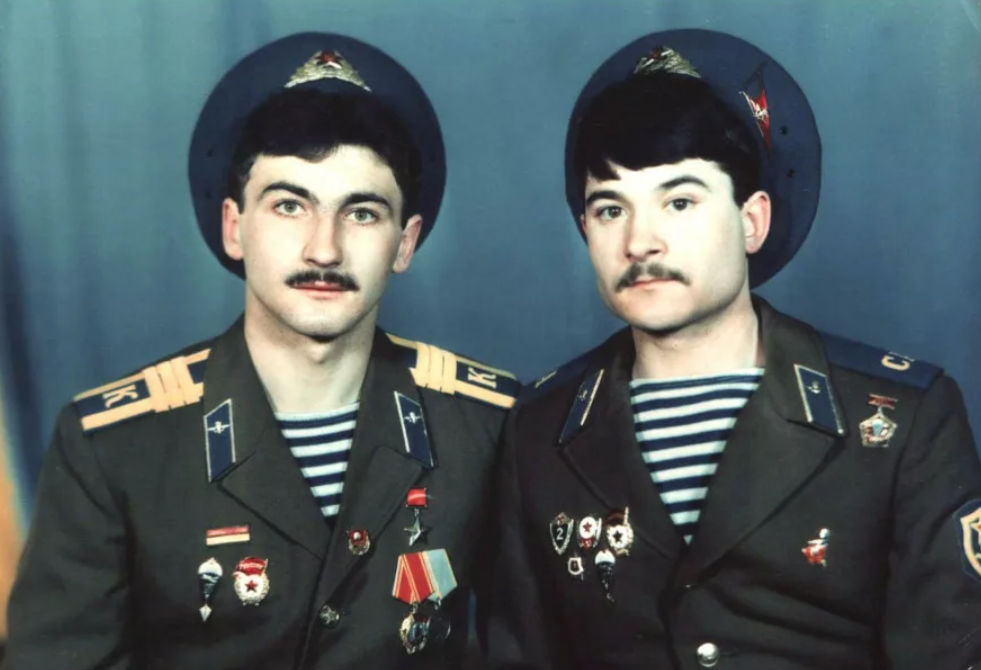 солдаты афгана в афганках. чмуров владимир. александр серендеев 173 ооспн. 173 ооспн в афганистане 1989. разведка 345 полка баграм.