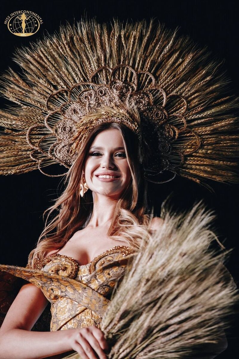    Кокошник из пшеницы как символ России и Кубани.