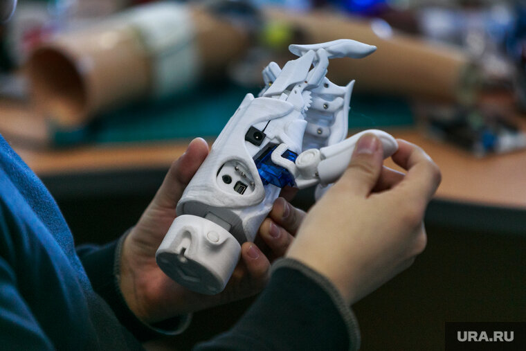    Александр Григоренко осваивает биопротез (архивное фото)