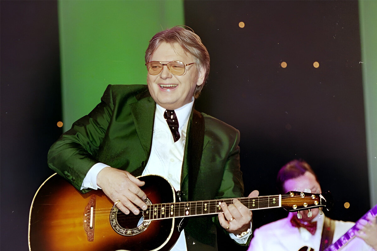 Юрий Антонов