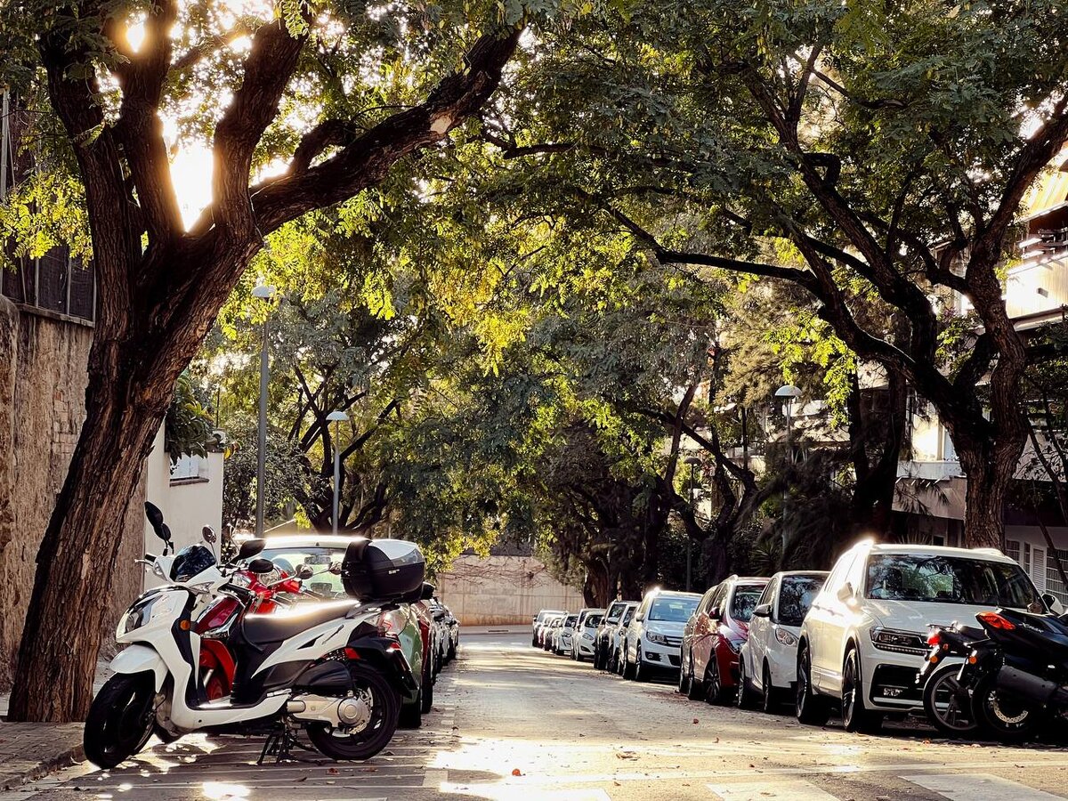 Улица Барселоны, вблизи парка Гуэль