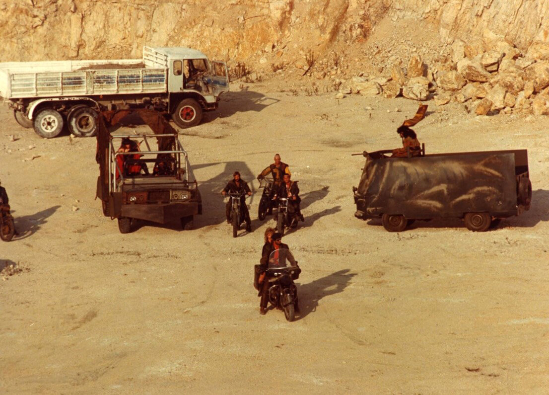 Отсюда начинается кино. Народ взял и поехал