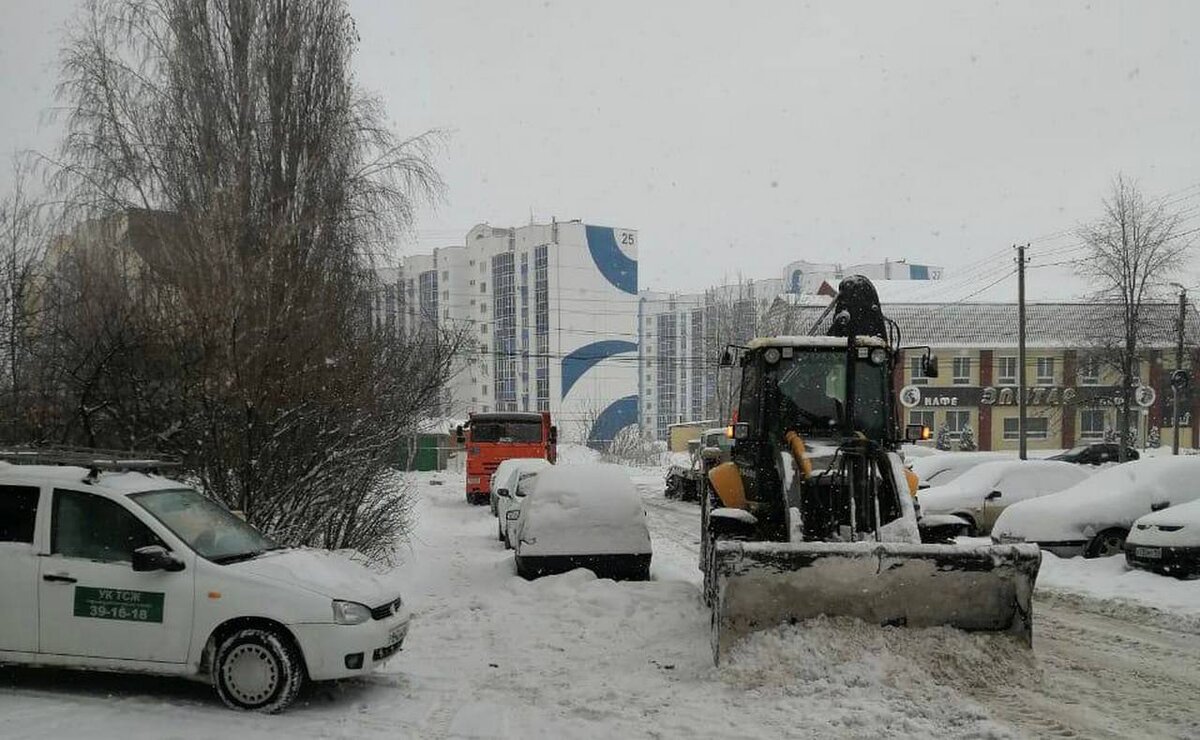    В Курске снег и мусор из 18 дворов уберут до конца дня