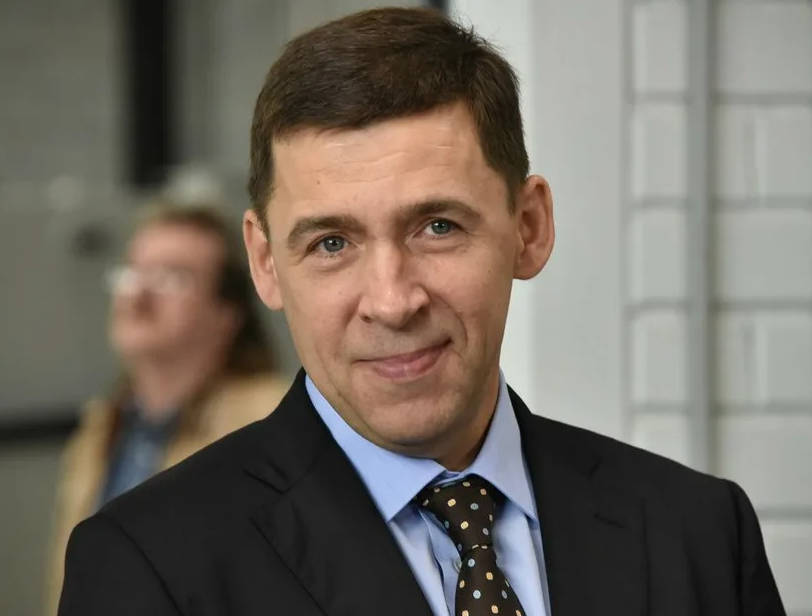 1.Азаров (Самарская область). Ситуативно испытывает на себе наибольшее количество рисков и информационных атак. Против Азарова говорит и социально-экономическая повестка.-11