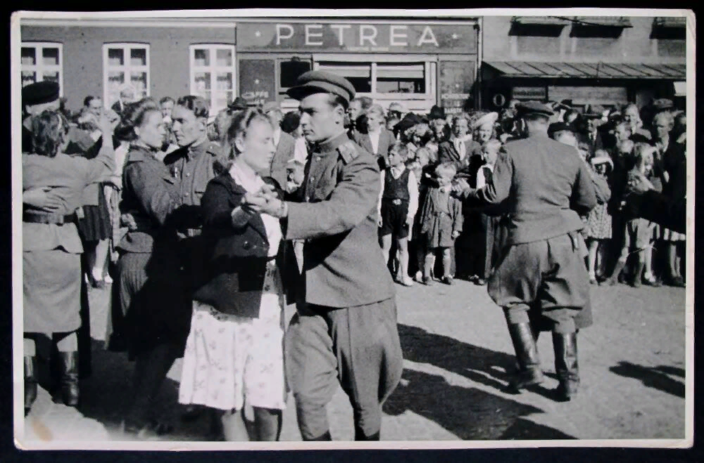 История песни случайный вальс. Остров Борнхольм 1945. 9 Мая 1945 года остров Борнхольм. Советские солдаты на острове Борнхольм, 1945 год.