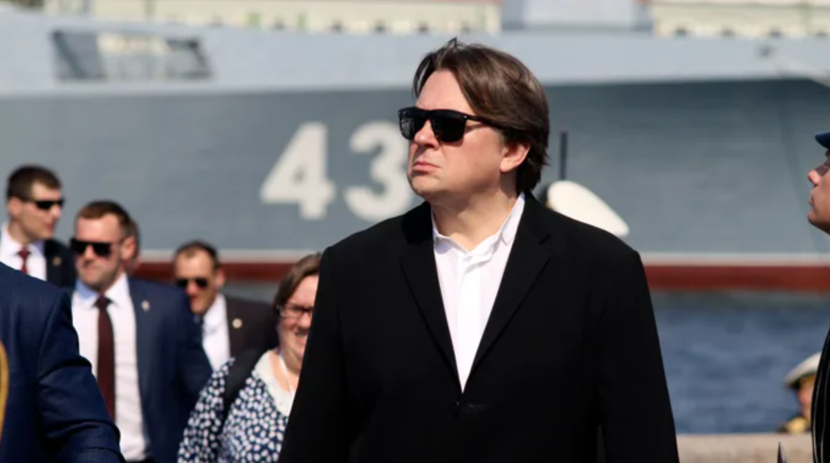 Чей-то корабль дал течь и больше крыть нечем. Заряжая, будь готов к осечке! 