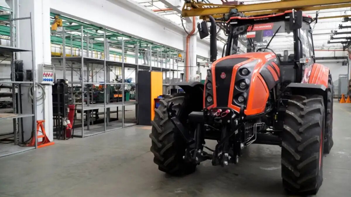 Трактор Ursus C-3150 V Power, выставленный на продажу в Польше Фото: Камиль Павловский / farmer.pl
