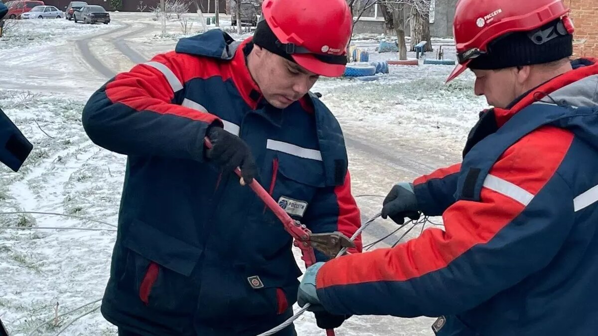    В Ростовской области на данный момент в зоне отключения электричества находятся около одной тысячи человек, сообщил губернатор Василий Голубев.