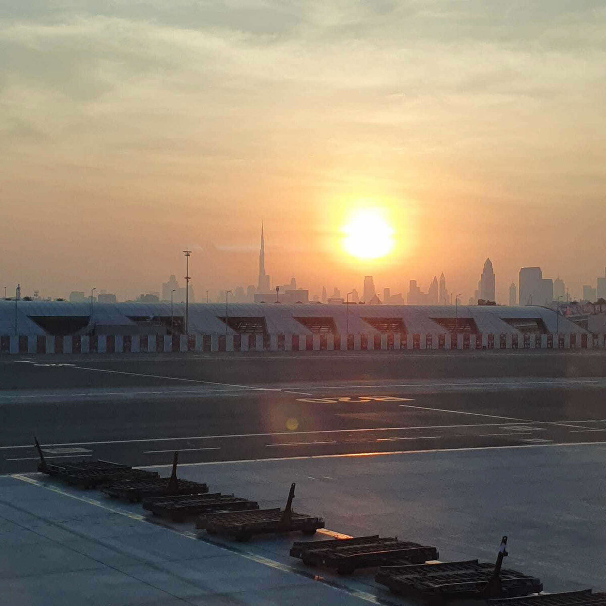 аэропорт Дубая. Жди меня, я обязательно вернусь. 