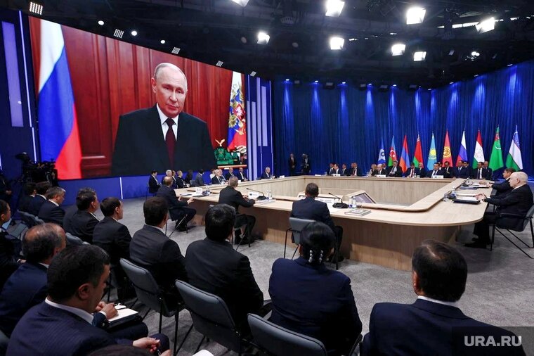    Владимир Путин рассказал о важности увековечивания истории и борьбы с ее фальсификацией