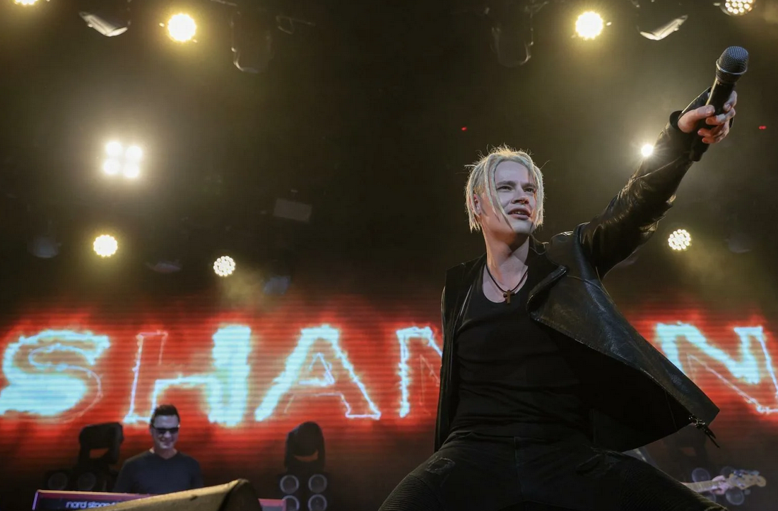 Shaman (певец). Песня года 2023 исполнение шамана. Песня года 2023 исполнение шамана. Shaman певец на сцене кремля. Shaman (певец).