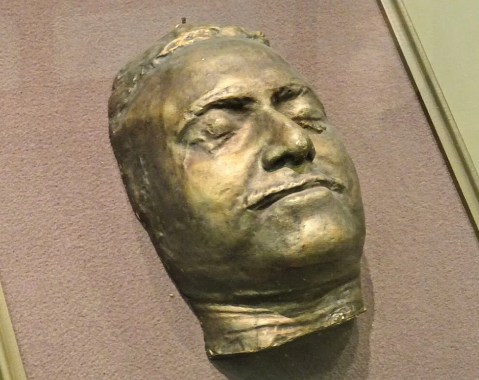 Посмертная маска Петра Великого. Маска Петра 1 Растрелли. Посмертная маска Петра 1 в кунсткамере. Посмертная маска Петра 1. Маска петра 1