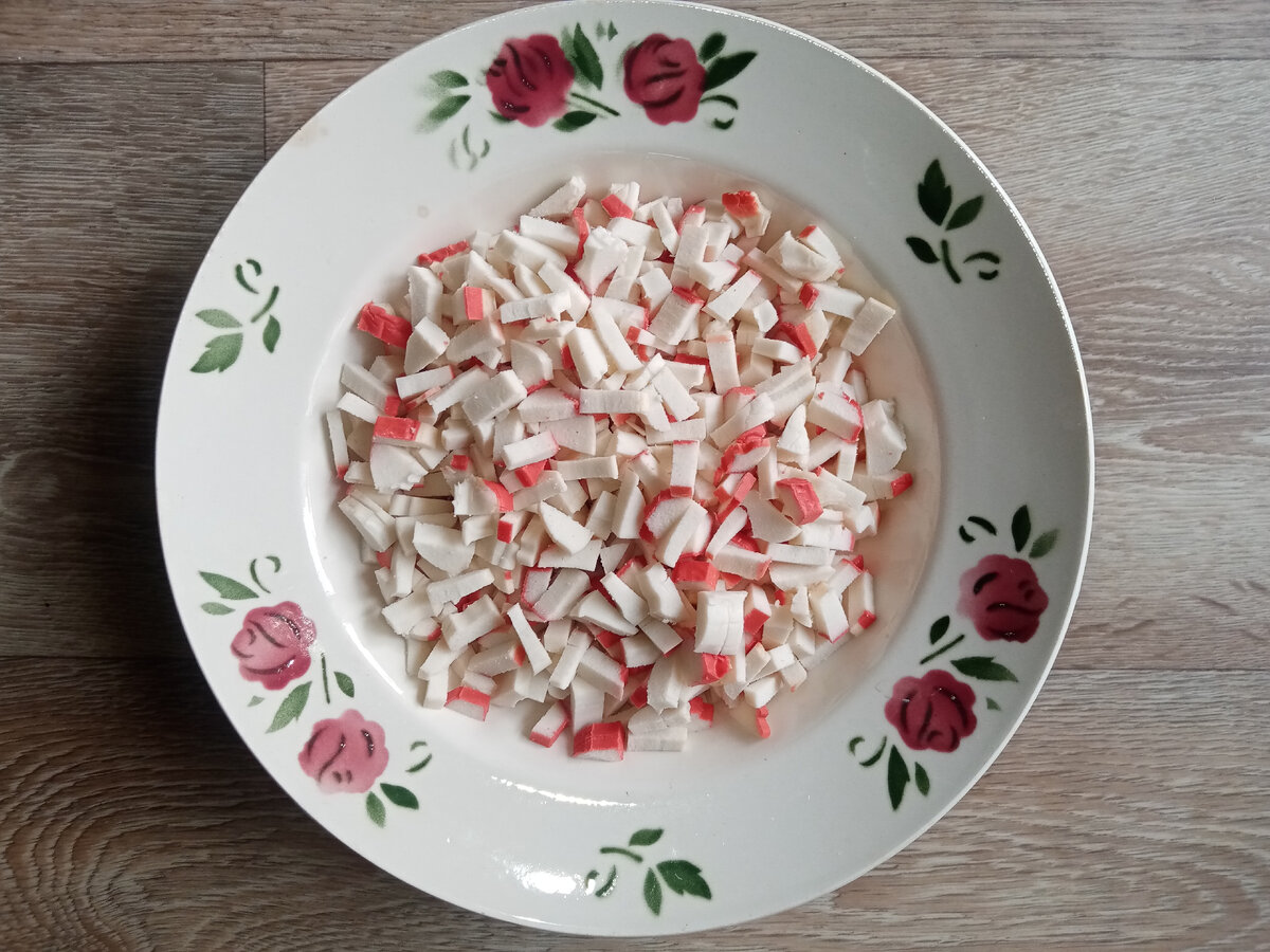 Нарезанные крабовые палочки