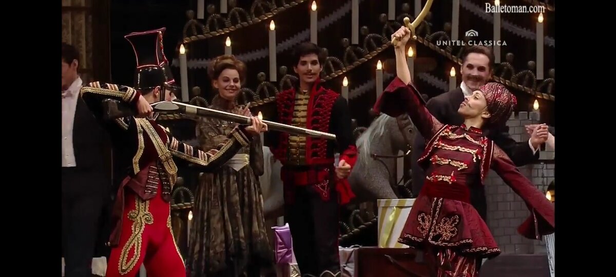 Балы, шампанское, модерн 