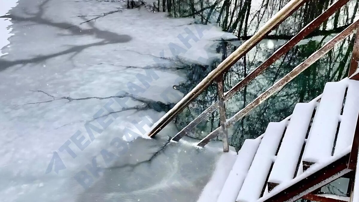     В Казани местные жители ужаснулись замерзающим Голубым озерам. Своим негодованием они поделились в Telegram-канале «в Казани поймут».