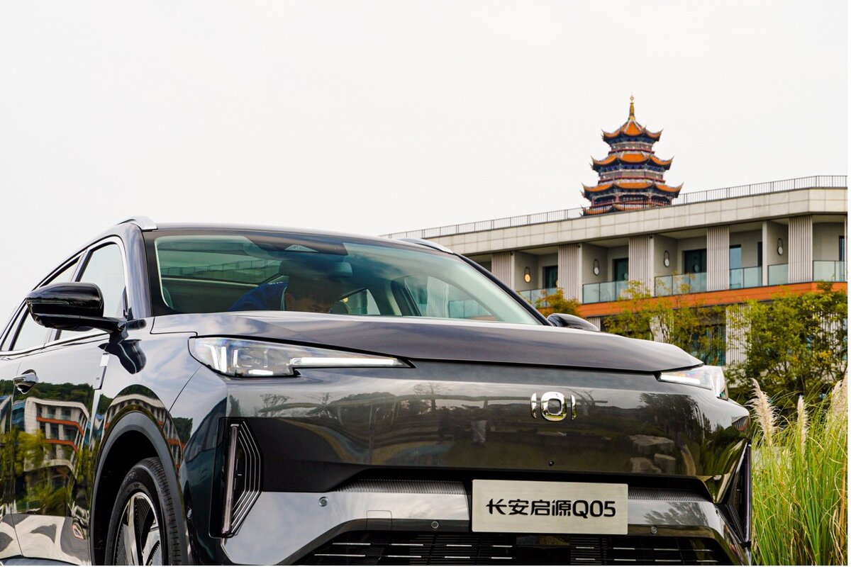 На фото: Гибридный кроссовер Qiyuan Q05