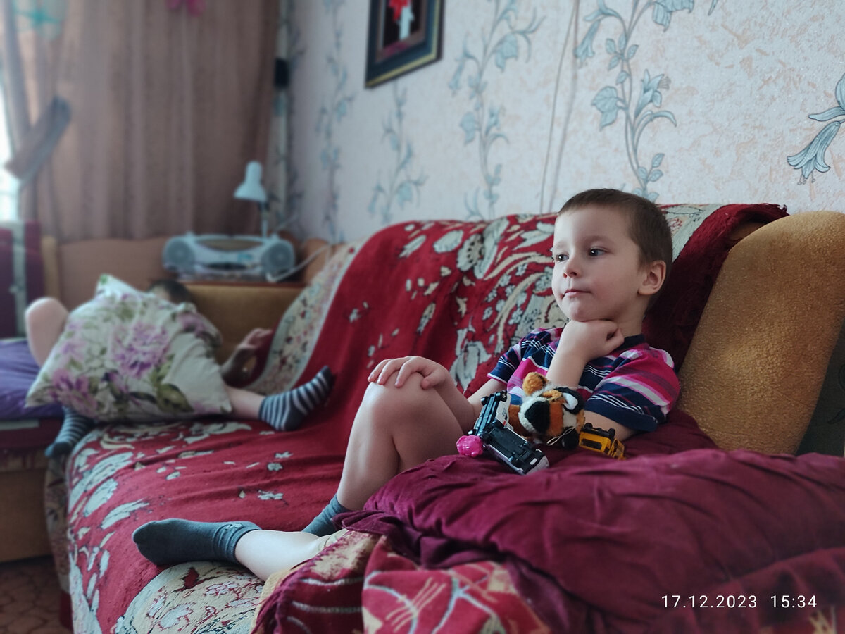 Вот Вадюша всегда готов позировать для фото. В отличие от Паши, который всегда не готов