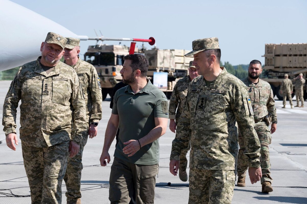    Президент Украины Владимир Зеленский и главком ВСУ Валерий Залужный © Pool/Ukrainian Presidentia/Global Look Press
