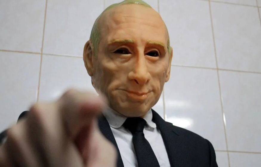    Чеченский Путин избил антивоенного активиста в Сербии — Рожин