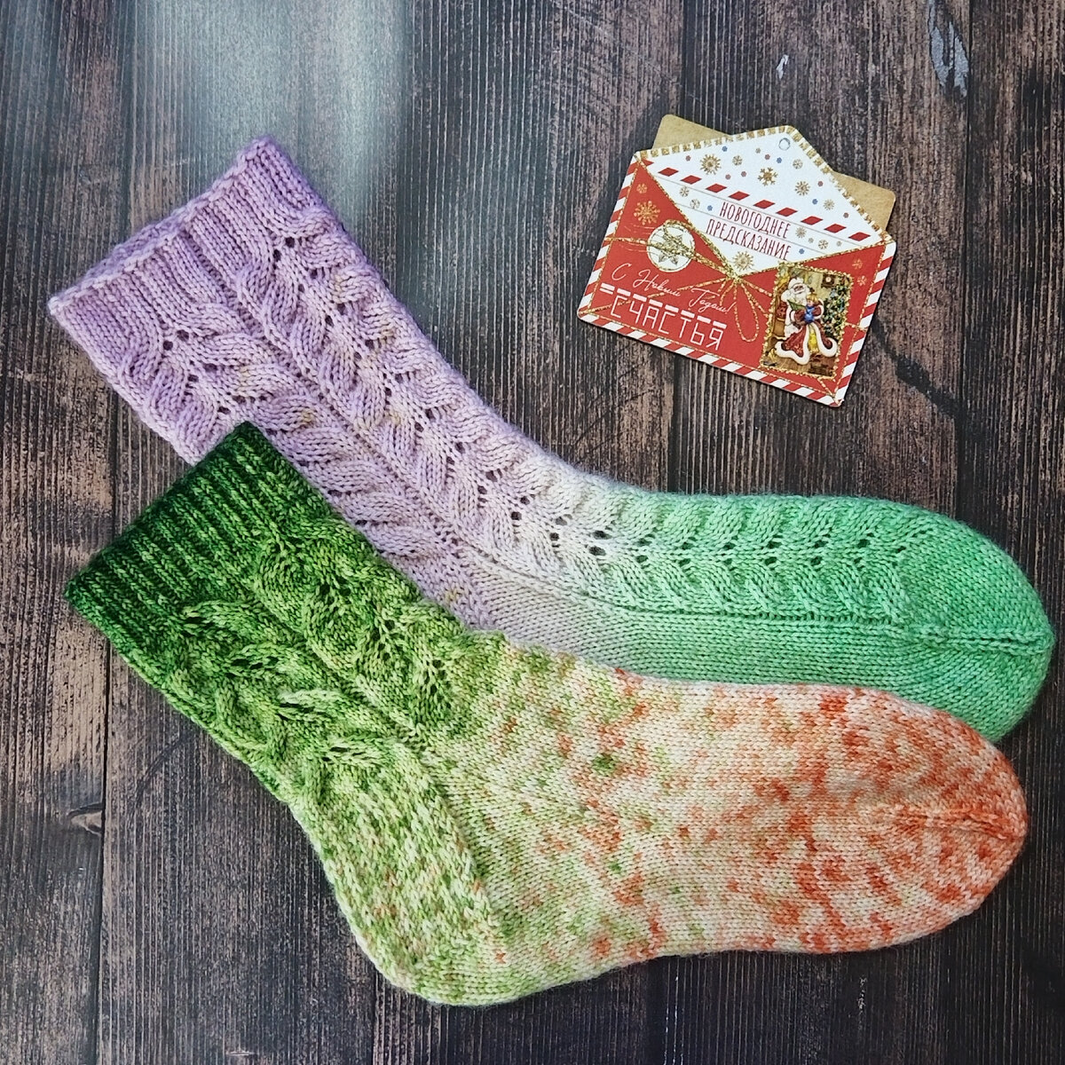 Градиенты в носках: пиксельный и плавный.