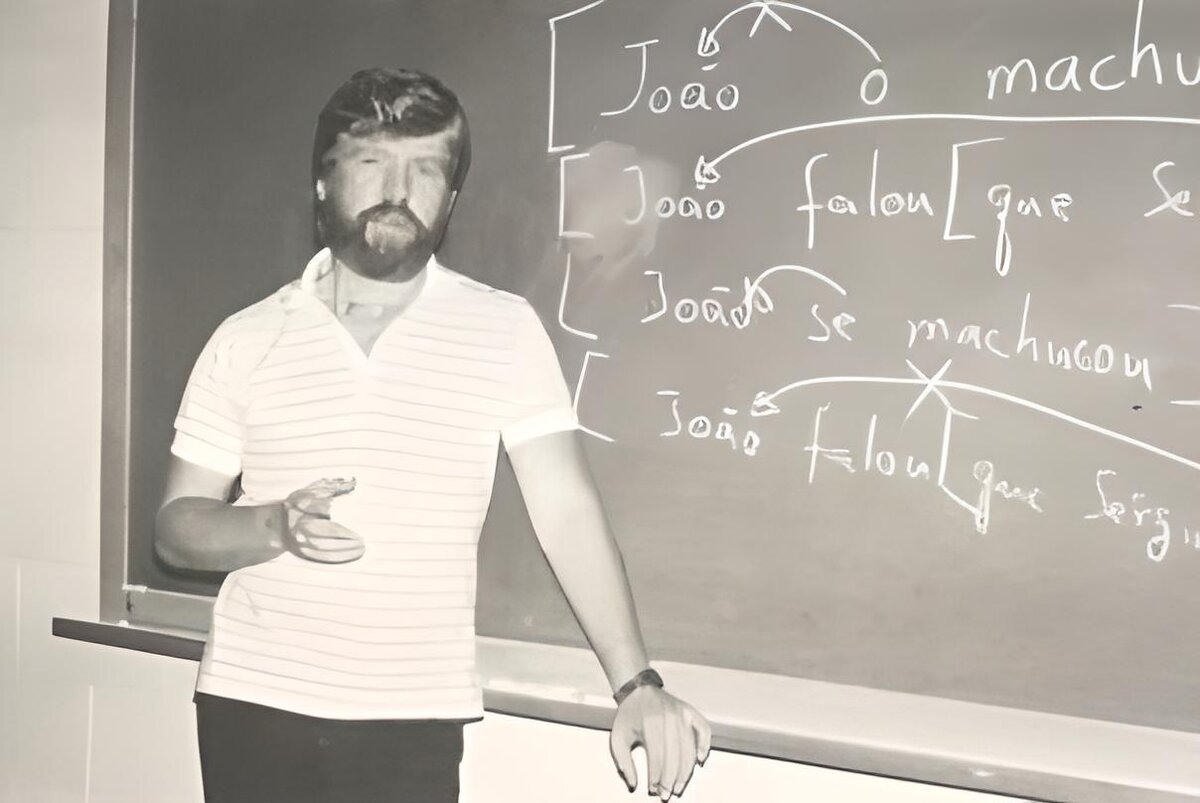 Источник фото: https://upload.wikimedia.org/wikipedia/commons/4/4d/Everett_at_UNICAMP.jpg