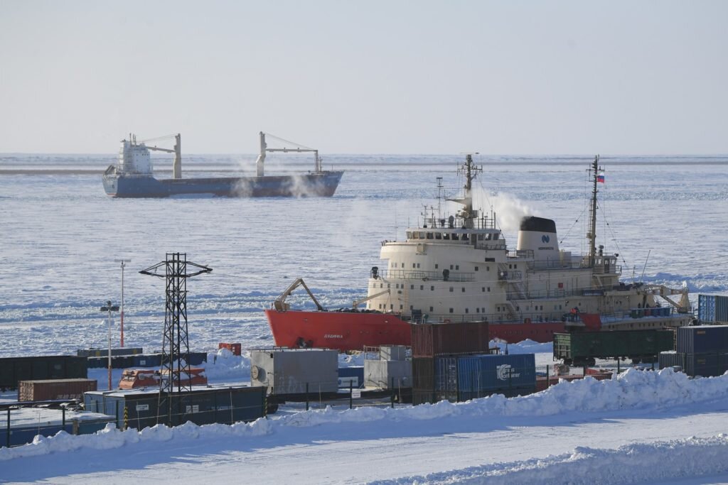    Корабли в морском порту Дудинка. Арктический порт федерального значения на трассе Северного морского пути Дудинка — крупнейший в Сибири и самый северный международный морской порт в России. Светлана Шевченко / РИА Новости