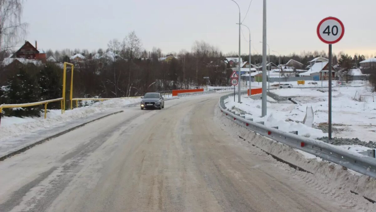     В ходе реконструкции на мосту через реку Игерманку в Ижевске обустроили тротуар для пешеходов и двухполосное движение транспорта. Реконструкцию моста проверила рабочая комиссия, сообщила пресс-служба главы и правительства Удмуртии.