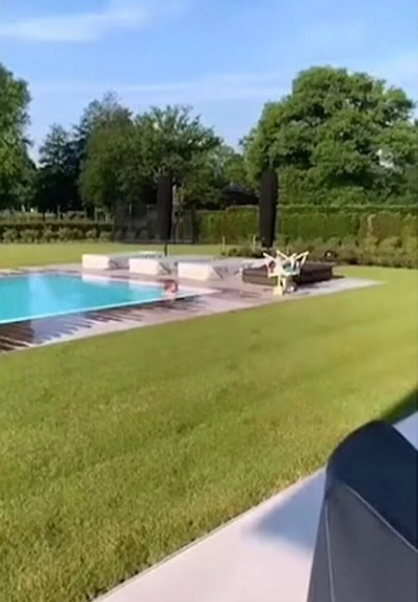 Листайте вправо, чтобы увидеть больше изображений