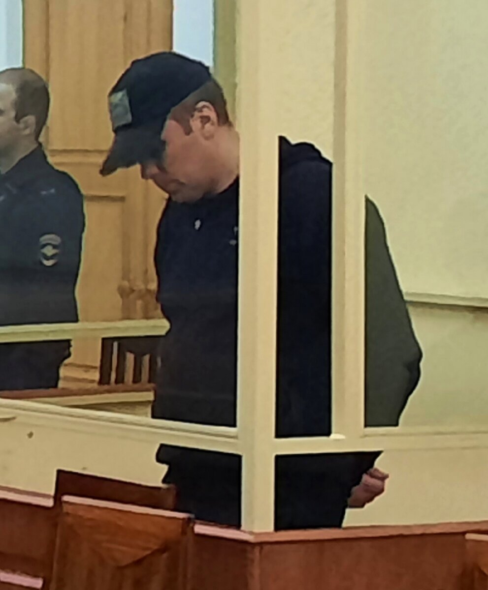    Павел Николин прячет лицо под кепкой. Фото: АиФ-Ростов/ Светлана Федоревская