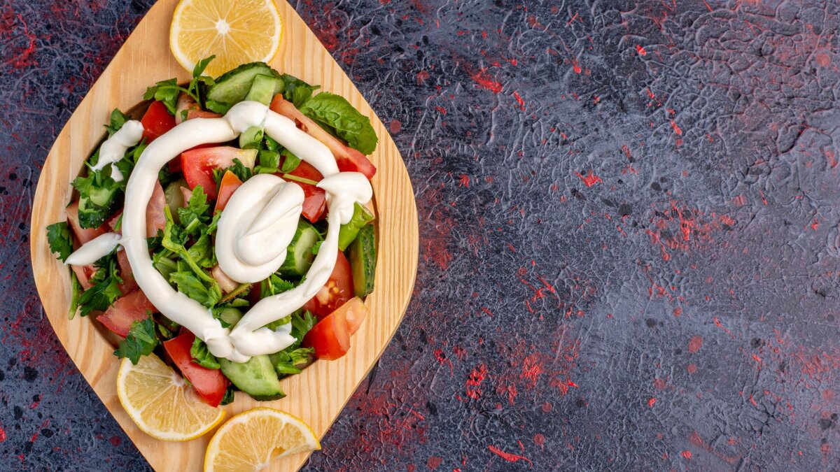    Планируете добавить майонез в каждое блюдо? Диетолог предупредила о рисках для пожилых© Freepik | azerbaijan_stockers