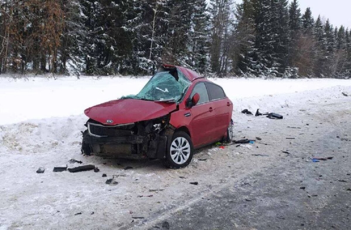 Kia всмятку: в массовом ДТП на трассе Пермь – Екатеринбург погибла мама с  двумя детьми | Как в Волгу глядели | Дзен