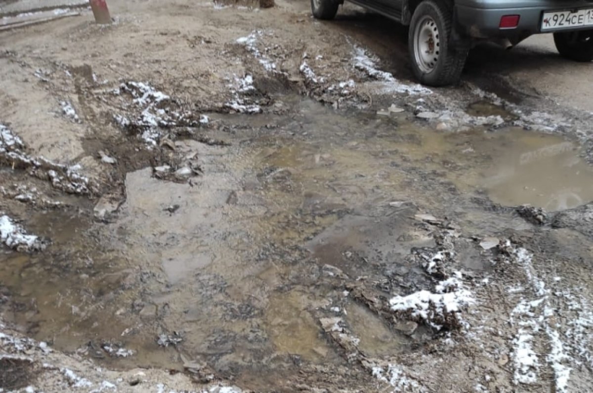    В Новосибирске двор пятиэтажки ушел под воду