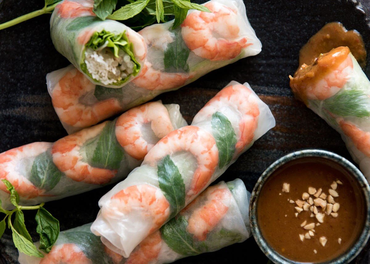 роллы из рисовой бумаги. что можно сделать из рисовой бумаги. из рисовой бумаги. спринг роллы с креветками. рисовая бумага для роллов.