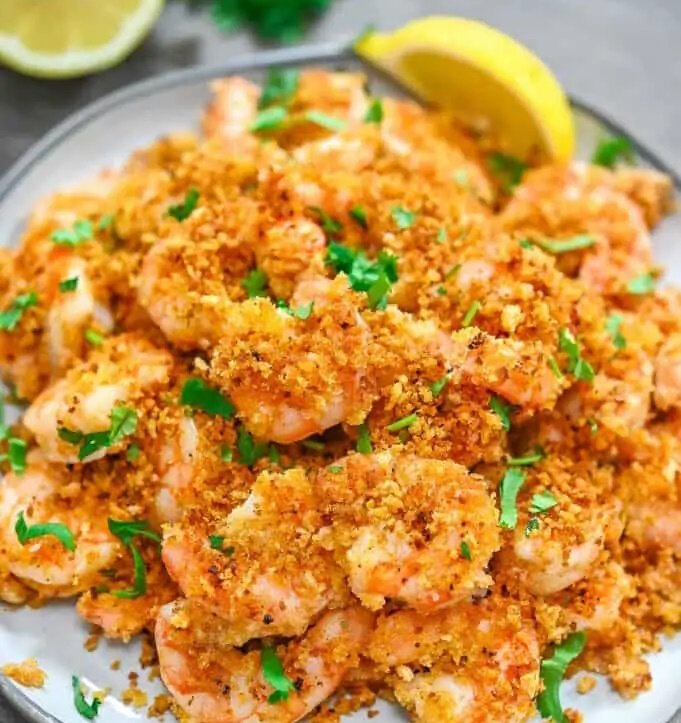 Аппетитные и сочные хрустящие креветки из духовки - понравятся абсолютно всем!  Фото: cooktoria.com