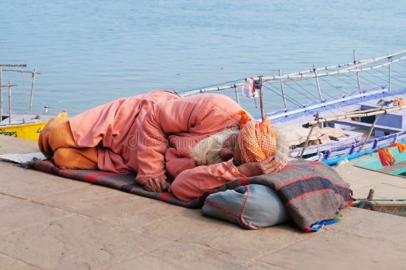 йога нидра для сна. хиджра (каста). сон индусы. индуизм брахман. египет нищета.
