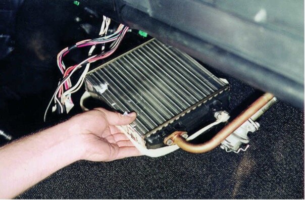 Замена радиатора отопителя салона