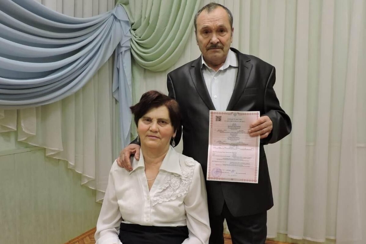    Свадьба Дмитрия и Тамары стала в доме-интернате первой, но в учреждении надеются, что не последней