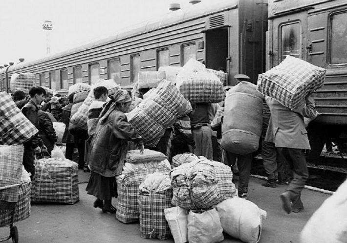 «Челноки» 90-х (иллюстрация из открытых источников)
