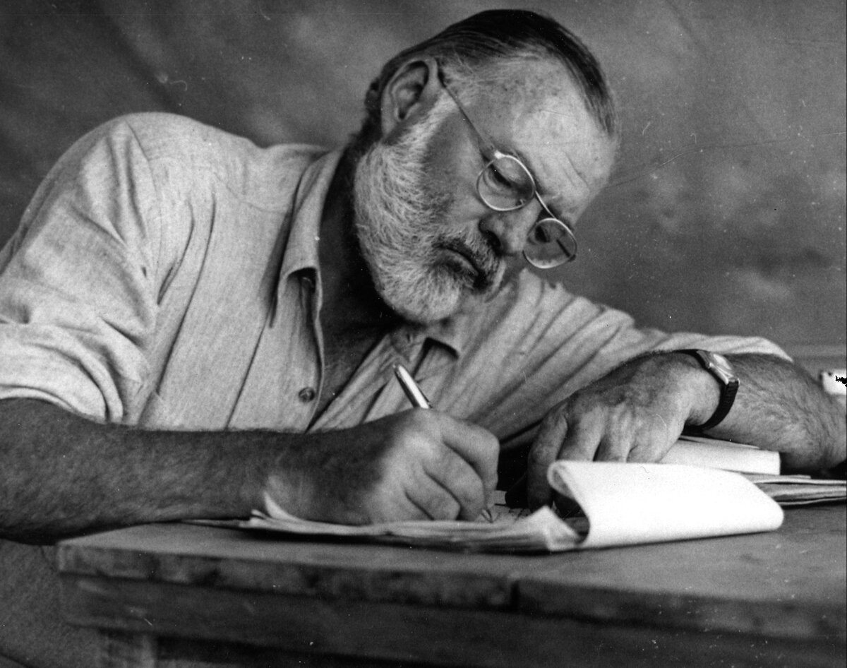 хемингуэй читать. хемингуэй читать. биография хемингуэя книга. хемингуэй. повести э.