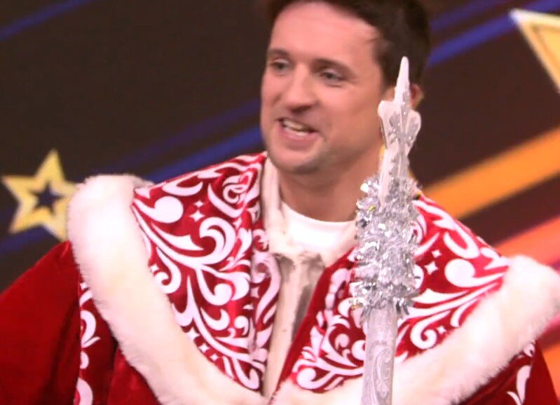    Дмитрий Колдун часто переодевается в Деда МорозаКадр из видео