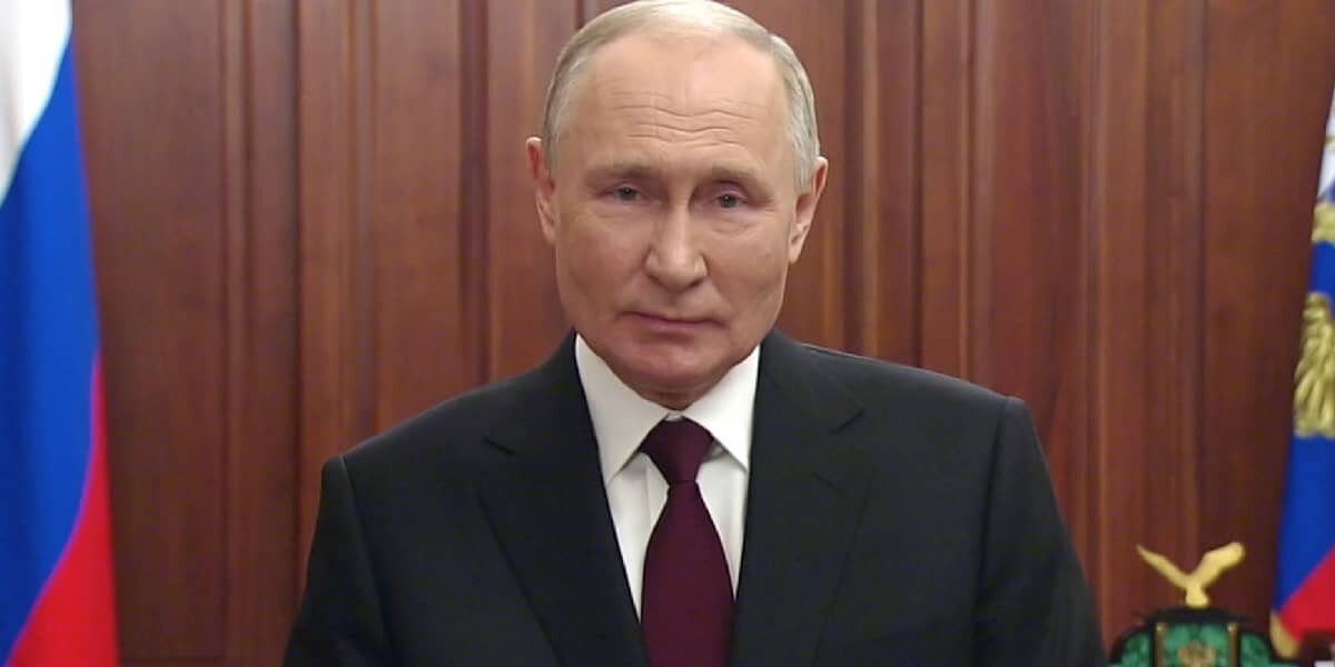 Фото: с сайта Кремля (http://static.kremlin.ru/media/events/photos/big2x/XEuoWTcUcZEWrVQiqQHvjo1pyJvezap6.png)