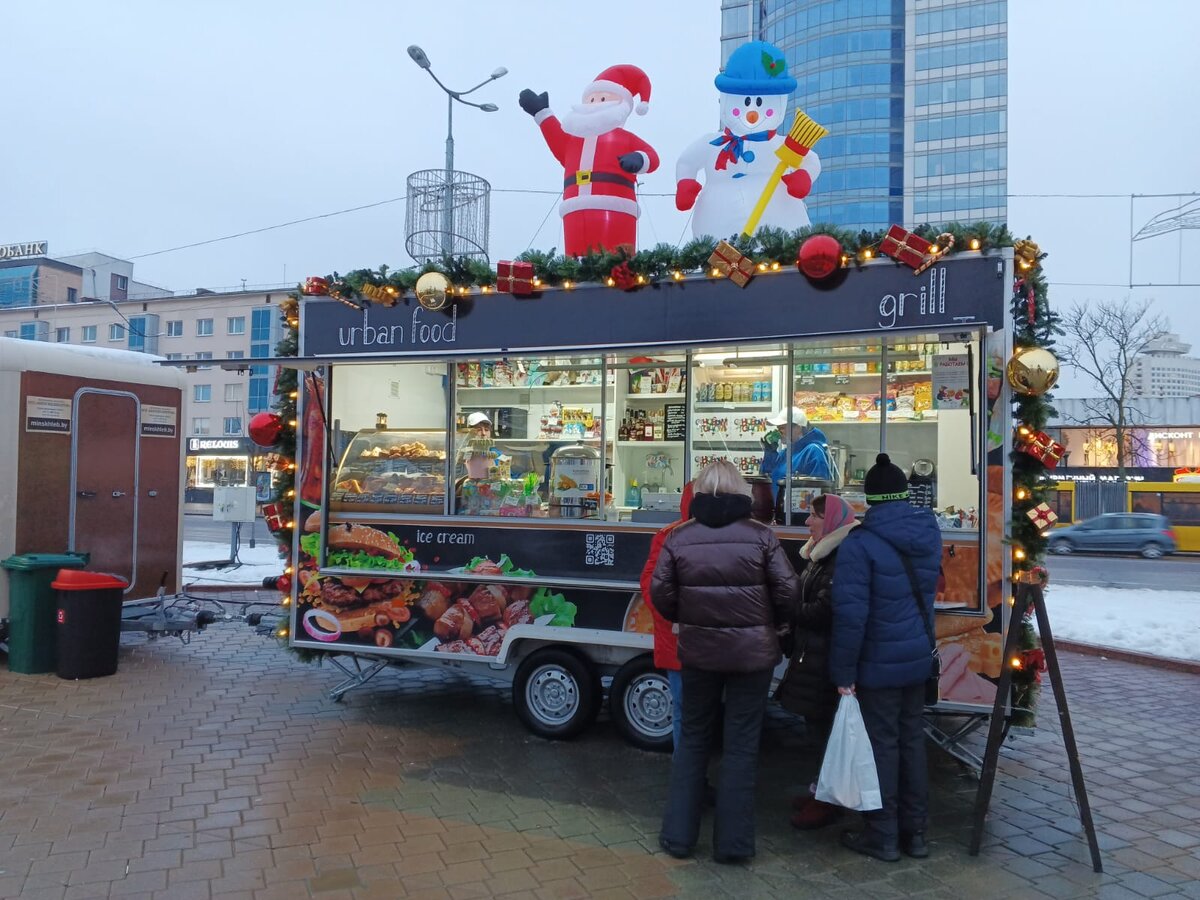 Статья почти двухлетней давности о шопинге в Минске вызвала такой интерес, что решено было вновь отправиться в столицу Беларуси. На этот раз – в предновогоднюю, предрождественскую, предпраздничную.-6-2