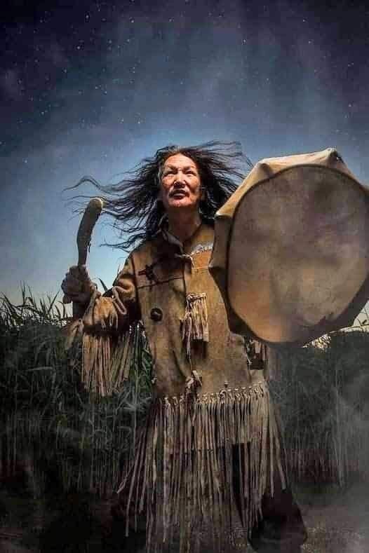 Камлание шамана. Фотография из открытых источников. 