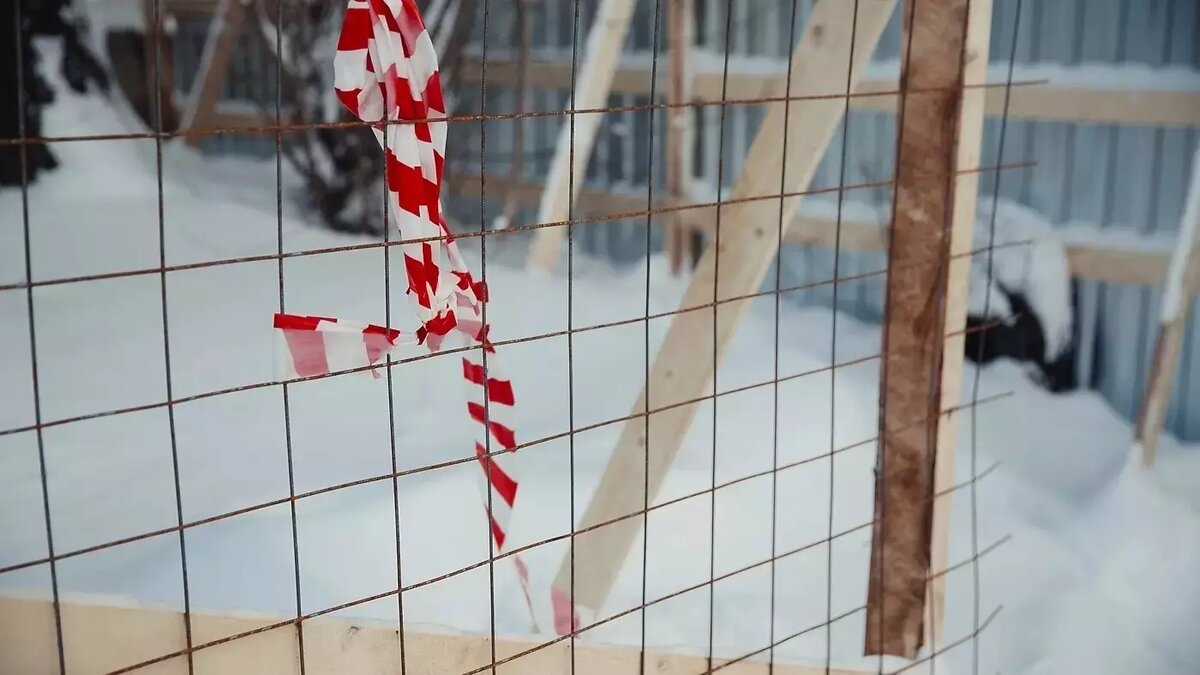     Предпринимательница Галина Ручковская отказалась от иска к мэрии Нижнего Новгорода из-за введения режима ЧС и изъятия земель под частным домом. Об этом говорится в картотеке Арбитражного суда региона.