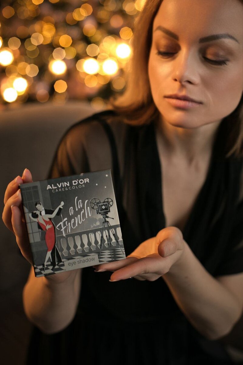 Фото из личного архива. Латте макияж с палеткой A La French бренда Alvin D'or