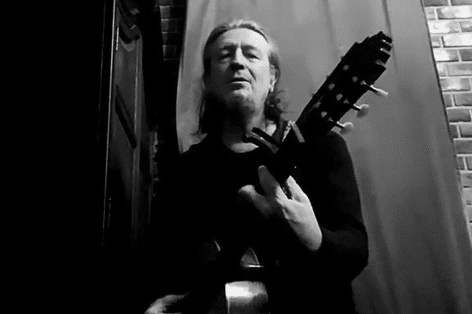    Музыкант написал песню про батайского бойца, прочитал новость в Телеграм. Скриншот из видео, предоставленного директором группы «Серьга» Алексеем Приваловым.