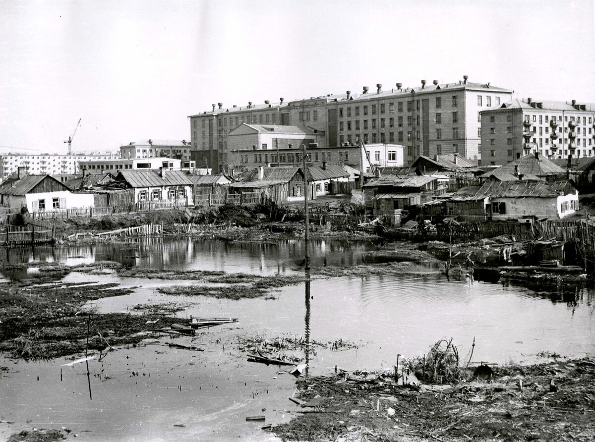 Поселок "Кирсараи" за теплотехническим институтом, пример хаотичной "неплановой" застройки. Источник: https://chelchel-ru.livejournal.com/437474.html