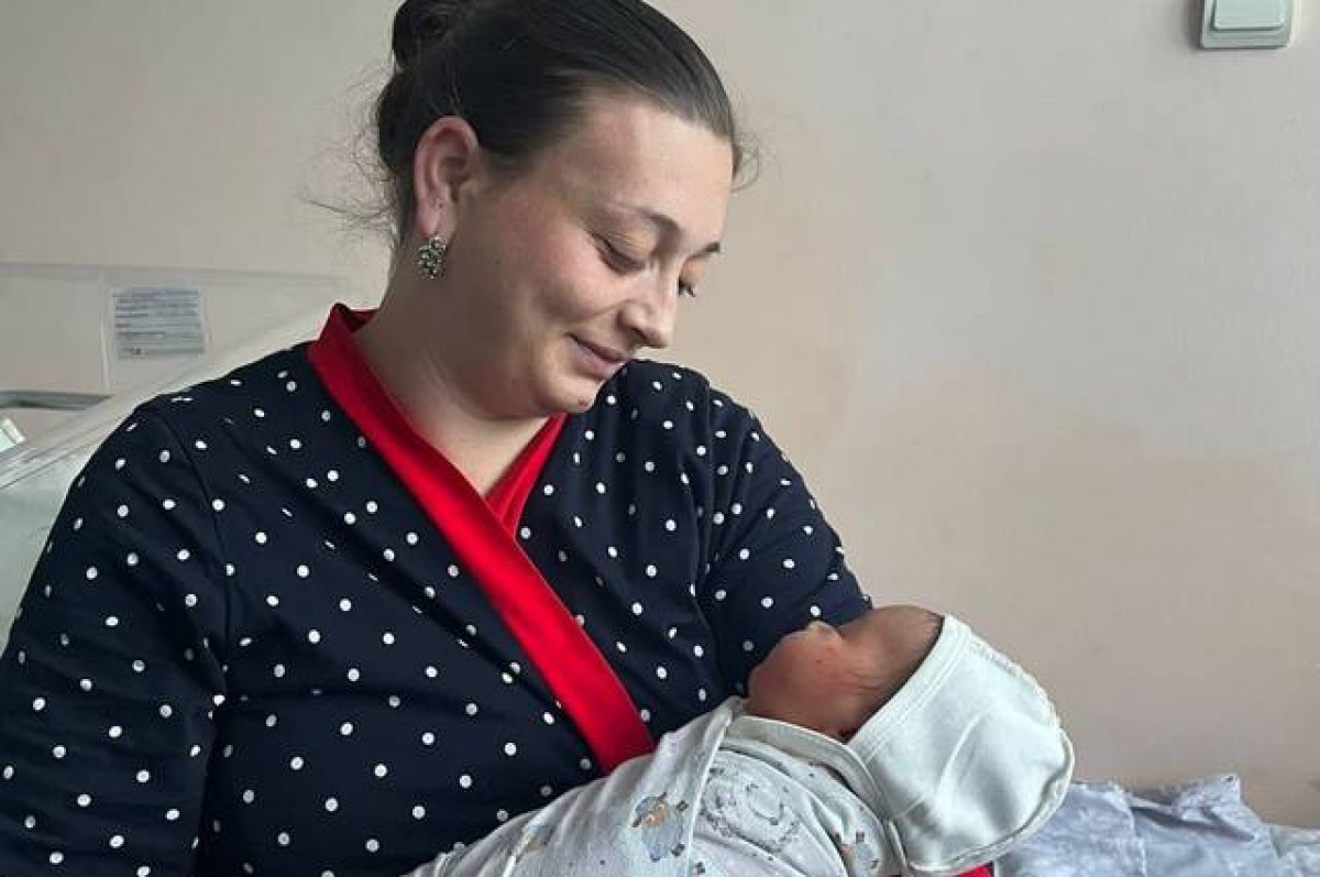    Многодетная мама в Карачаево-Черкесии родила гигантского малыша