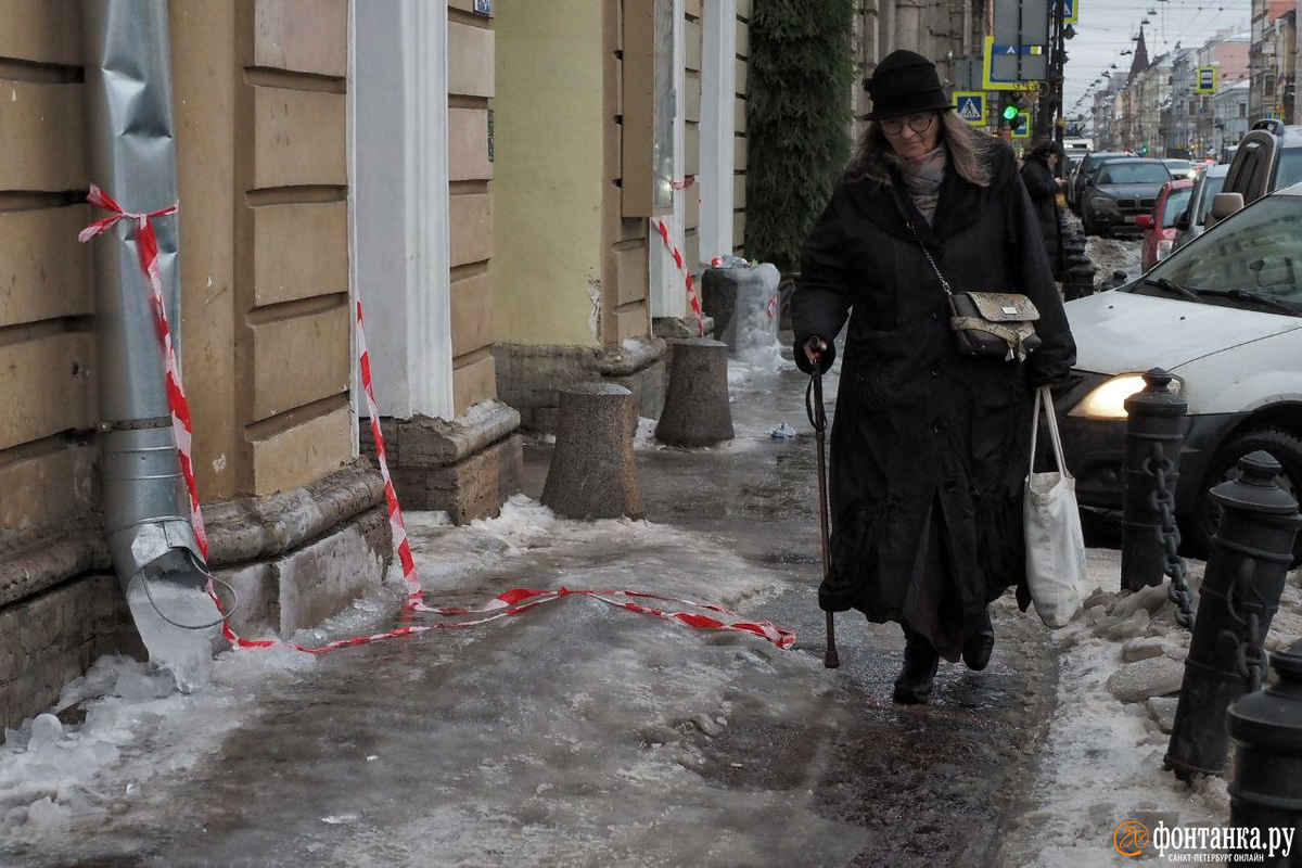 Фото Михаил Огнев / !Фонтанка.ру". Одна фотография из длинного ряда ужасающих кадров, опубликованных этим порталом в статье по адресу https://www.fontanka.ru/2023/12/18/73031336/.